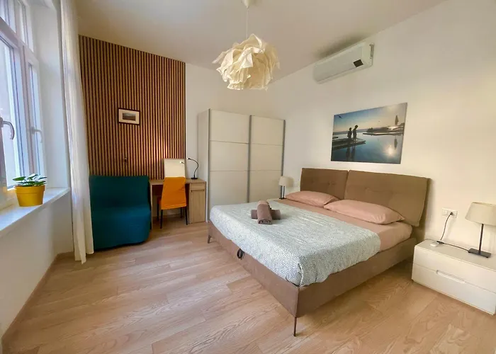 Residence Neverin Luxury Apartments-Private Garage
