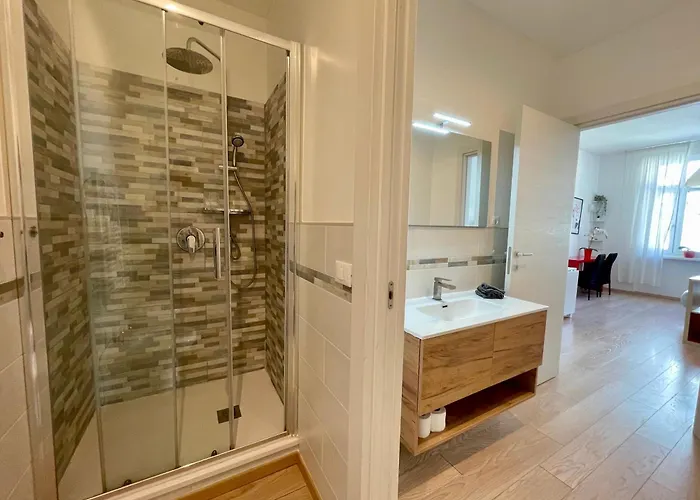 Residence Neverin Luxury Apartments-Private Garage
